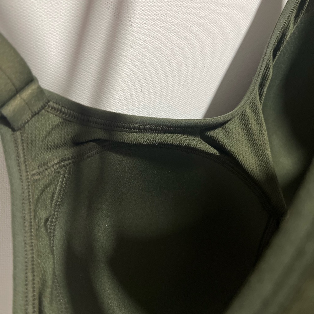 NWT XL Women's Olive Green crisscross Strappy Sports Bra all in motion pads - Picture 3 of 14